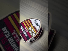 Conception personnalisée de vêtements, garnitures et accessoires avec étiquettes volantes personnalisables