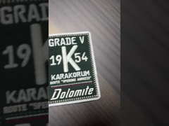 La couture personnalisée sur les étiquettes pour les accessoires de vêtements