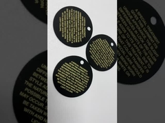 Des étiquettes de collage de vêtements personnalisés claires et personnalisables pour vos solutions de marque