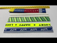 Améliorez votre avec des étiquettes de vêtements personnalisées, des techniques de tissage à grande largeur et des étiquettes brodées