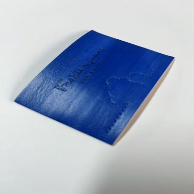 Étiquette de marque en cuir de jean bleu en relief pour sacs à manches à crochet