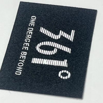 Étiquettes de vêtements tissés brodées sur mesure Étiquettes pour chapeaux T-shirt