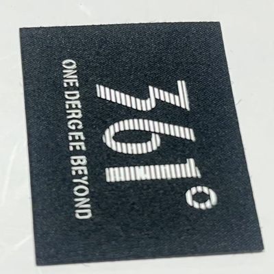 Étiquettes de vêtements tissés brodées sur mesure Étiquettes pour chapeaux T-shirt