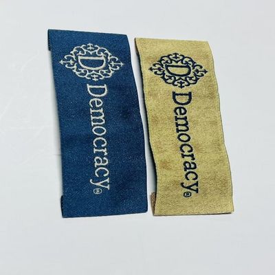Étiquettes de vêtements tissés brodés artisanaux sur mesure pour T-shirt