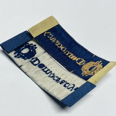 Étiquettes de vêtements tissés brodés artisanaux sur mesure pour T-shirt