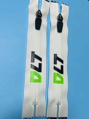 Vêtements en vrac résistant aux intempéries Plastique Polyester Fermeture à glissière Slider personnalisé