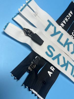 Vêtement à fermeture à glissière en nylon sur mesure