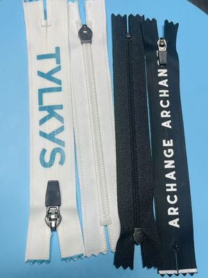 Vêtement à fermeture à glissière en nylon sur mesure