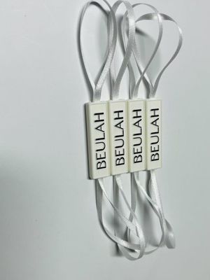 Étiquette de logo en relief épingle de verrouillage pin boucle de fixation en plastique étiquette suspendue avec corde