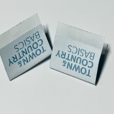 Étiquettes personnalisées sur les étiquettes tissées