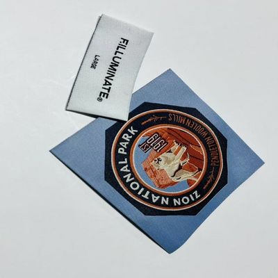 Étiquettes de vêtements tissées en vrac cousues sur étiquettes avec découpe par ultrasons