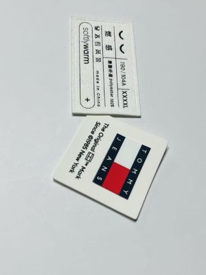 Fer sur les vêtements tissés étiquettes de nom brodées personnalisées
