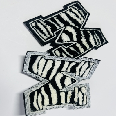 Écussons de vêtement avec trous de taille standard ou personnalisée avec impression en couleur pour des designs personnalisés et des styles personnalisés