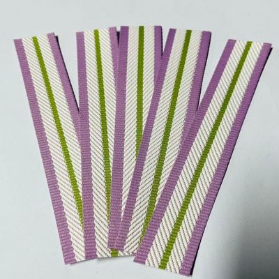 Étiquettes de vêtements tissés sur mesure Technologie de métier à l'aiguille Fer à l'arrière Des modèles personnalisés