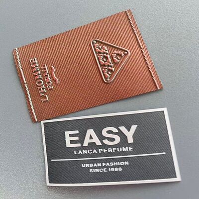 Selon votre demande ou de l' artwork personnalisé étiquettes de vêtements de transfert de chaleur Parfait pour les jeans Durable et facile à appliquer