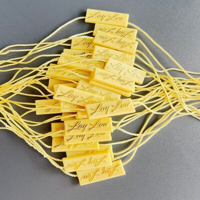 Étiquette en plastique en relief fixateur écologique texture en plastique durable idéale pour des applications d'étiquetage sécurisées