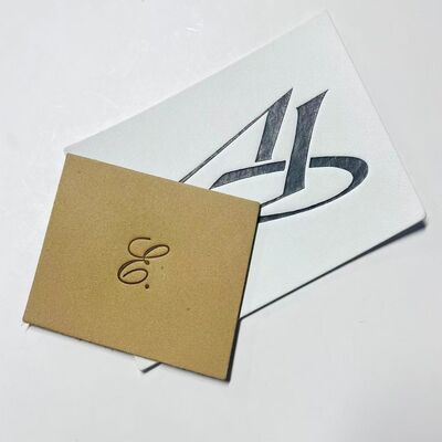 Étiquette en cuir de jean en relief Étiquette de vêtement unique Patch en cuir idéal pour les vêtements et accessoires en denim personnalisés