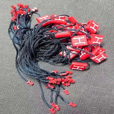 Tag Fastener Bead Blasted Plaque d'acier inoxydable conçue pour les chaussures Composants avec une durabilité améliorée et une surface supérieure